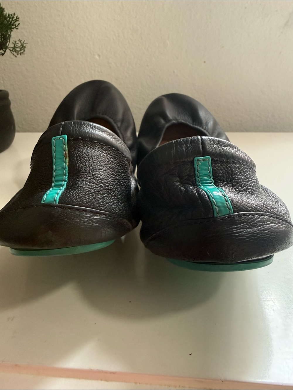 Tieks by gavrieli size 9  Black Leather Ballet Flats with Teal-Trim Sole - Picture 6 of 9